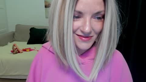 Snapshot of asteris_stella chatting on 06.17.26 Asteris online show from 06.17.26