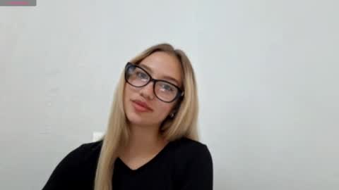 Snapshot of asuncionedgeman chatting on 10.18.25 Diana online show from 10.18.25