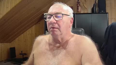 Snapshot of asusandy chatting on 09.29.25 asusandy online show from 09.29.25