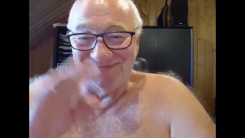 Snapshot of asusandy chatting on 10.04.25 asusandy online show from 10.04.25