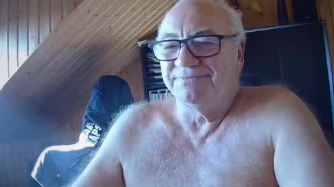 Snapshot of asusandy chatting on 10.13.25 asusandy online show from 10.13.25