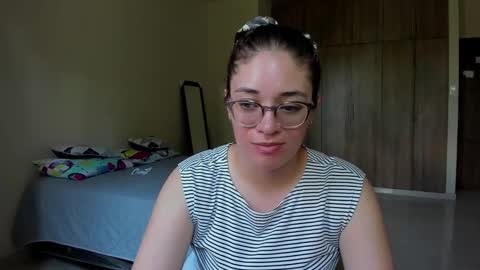 Snapshot of atenas__05 chatting on 01.21.25 atenas online show from 01.21.25