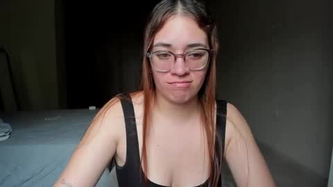 Snapshot of atenas__05 chatting on 01.28.25 atenas online show from 01.28.25