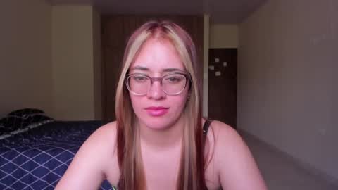 Snapshot of atenas__05 chatting on 02.15.25 atenas online show from 02.15.25