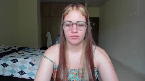 Snapshot of atenas__05 chatting on 02.17.25 atenas online show from 02.17.25