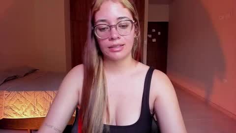 Snapshot of atenas__05 chatting on 02.18.25 atenas online show from 02.18.25