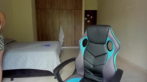 Snapshot of atenas__05 chatting on 02.19.25 atenas online show from 02.19.25