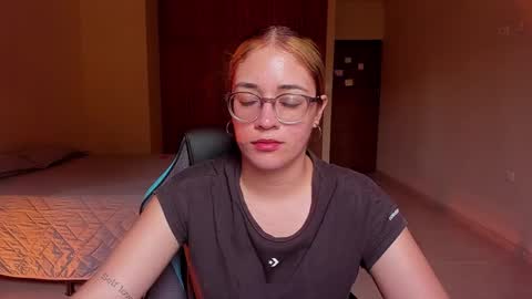 Snapshot of atenas__05 chatting on 02.22.25 atenas online show from 02.22.25