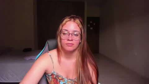 Snapshot of atenas__05 chatting on 02.25.25 atenas online show from 02.25.25