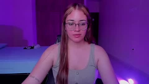 Snapshot of atenas__05 chatting on 02.26.25 atenas online show from 02.26.25