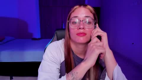 Snapshot of atenas__05 chatting on 02.27.25 atenas online show from 02.27.25