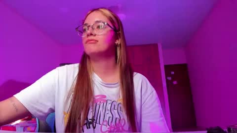 Snapshot of atenas__05 chatting on 03.05.25 atenas online show from 03.05.25