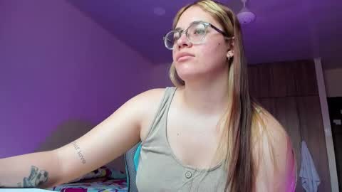 Snapshot of atenas__05 chatting on 03.06.25 atenas online show from 03.06.25