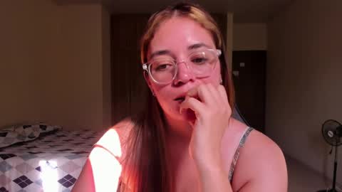 Snapshot of atenas__05 chatting on 03.09.25 atenas online show from 03.09.25