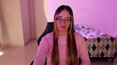 Snapshot of atenas__05 chatting on 09.08.25 atenas online show from 09.08.25