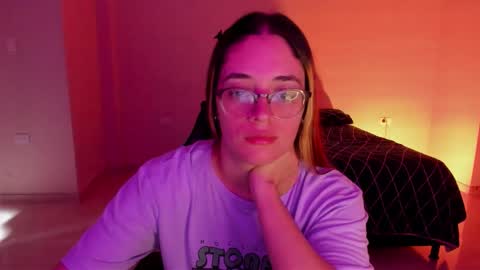 Snapshot of atenas__05 chatting on 09.12.25 atenas online show from 09.12.25