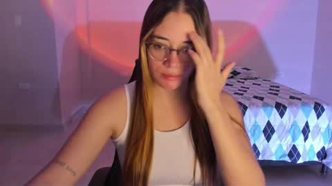 Snapshot of atenas__05 chatting on 09.20.25 atenas online show from 09.20.25