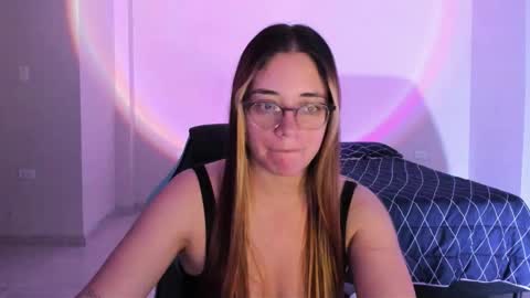 Snapshot of atenas__05 chatting on 09.22.25 atenas online show from 09.22.25