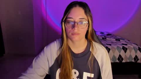 Snapshot of atenas__05 chatting on 10.11.25 atenas online show from 10.11.25