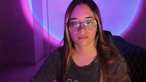 Snapshot of atenas__05 chatting on 10.15.25 atenas online show from 10.15.25