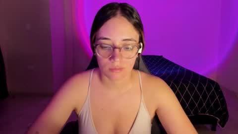 Snapshot of atenas__05 chatting on 10.19.25 atenas online show from 10.19.25