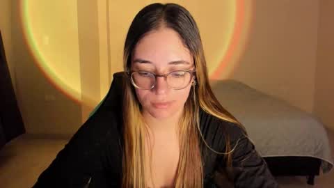 Snapshot of atenas__05 chatting on 10.25.25 atenas online show from 10.25.25