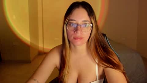 Snapshot of atenas__05 chatting on 10.27.25 atenas online show from 10.27.25