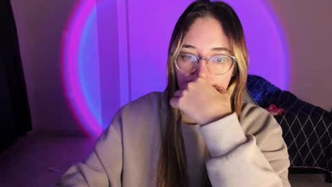 Snapshot of atenas__05 chatting on 11.04.25 atenas online show from 11.04.25