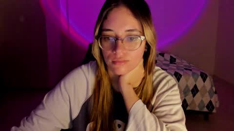 Snapshot of atenas__05 chatting on 11.07.25 atenas online show from 11.07.25