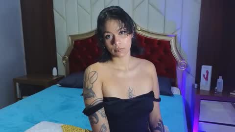 Snapshot of atenea_sky_ chatting on 10.23.25 Athenea sky online show from 10.23.25