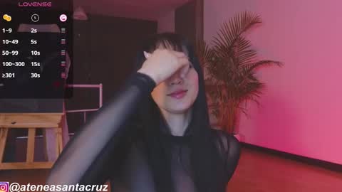 Snapshot of ateneasantacruz chatting on 01.19.25 Atenea online show from 01.19.25