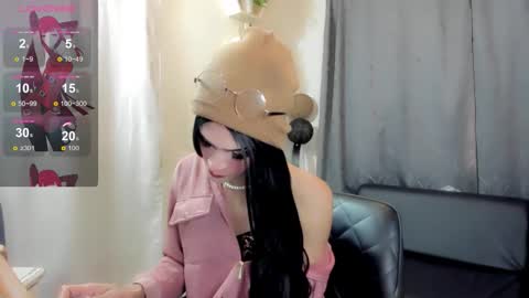 Snapshot of ateneataylor chatting on 10.22.25 ateneataylor online show from 10.22.25