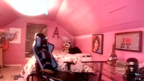   xoxo G0DD3SS xoxox    online show from 12.20.25