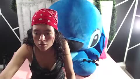 Snapshot of athenayoness chatting on 12.21.24 athenayoness online show from 12.21.24