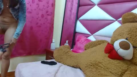 Snapshot of athenayoness chatting on 12.29.24 athenayoness online show from 12.29.24