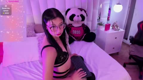 athenea fox  online show from 04.22.26
