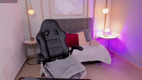 athenearusell online show from 11.11.25