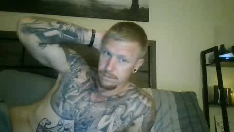 Snapshot of athletic_skater779 chatting on 06.11.26 AthleticWhiteboy777 online show from 06.11.26