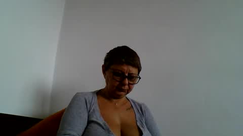 Snapshot of atikaarea chatting on 10.24.25 atikaarea online show from 10.24.25