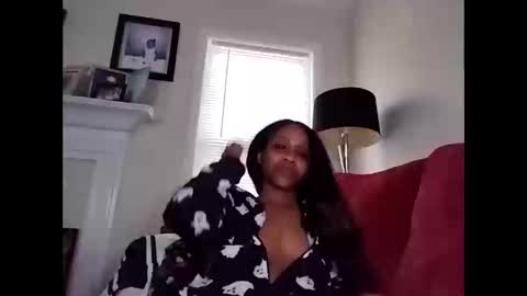 Snapshot of atirahcali chatting on 10.26.25 AtirahCali online show from 10.26.25