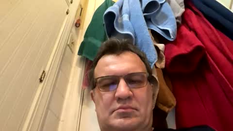 Snapshot of atozzzz chatting on 10.27.25 atozzzz online show from 10.27.25