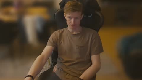 Max Powers online show from 01.12.25