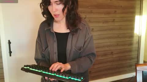 Snapshot of audradeer chatting on 10.21.25 audradeer online show from 10.21.25