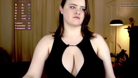 Snapshot of audreyjacq chatting on 01.26.25 Audrey Jacq online show from 01.26.25