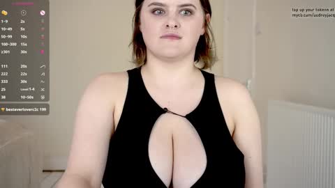 Snapshot of audreyjacq chatting on 09.11.25 Audrey Jacq online show from 09.11.25