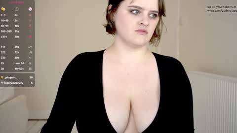 Snapshot of audreyjacq chatting on 09.19.25 Audrey Jacq online show from 09.19.25