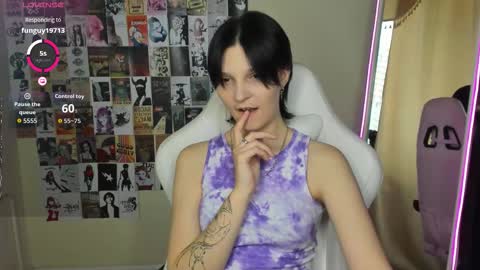 Snapshot of audreyykim chatting on 10.05.25 Audrey online show from 10.05.25