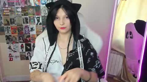 Snapshot of audreyykim chatting on 10.14.25 Audrey online show from 10.14.25