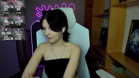 Snapshot of audreyykim chatting on 11.02.25 Audrey online show from 11.02.25