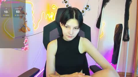 Snapshot of audreyykim chatting on 11.10.25 Audrey online show from 11.10.25